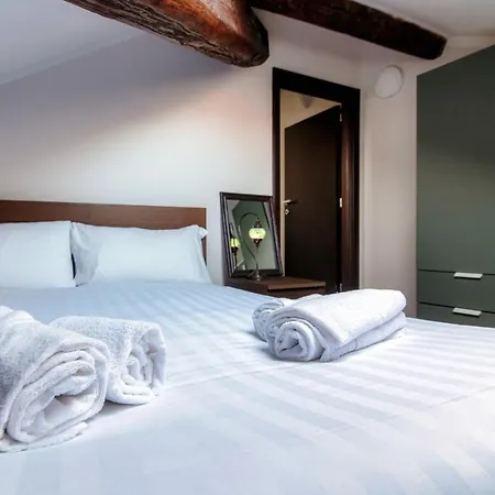 Appartement Joivy Stylish Flat, 5-minute Metro Trip To Centre Milaan